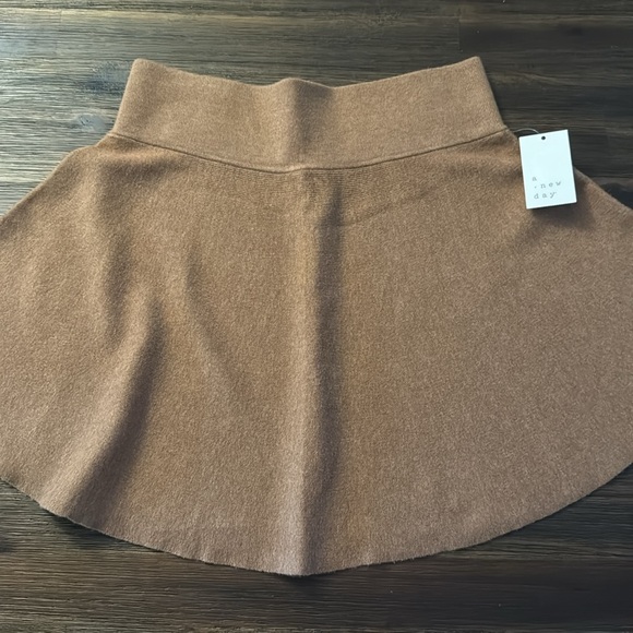 A New Day Brown Mini Sweater Skirt Medium NWT - Picture 3 of 8